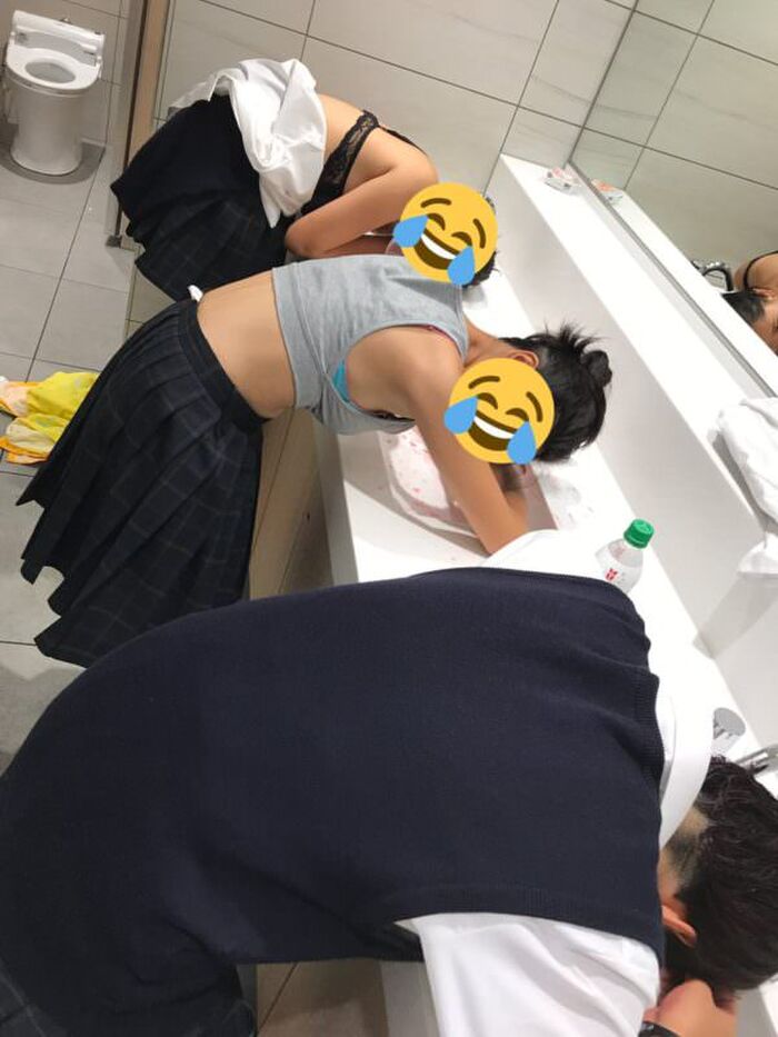 The erotic image of the schoolgirl who plays with friends is cute wwwww 8th image