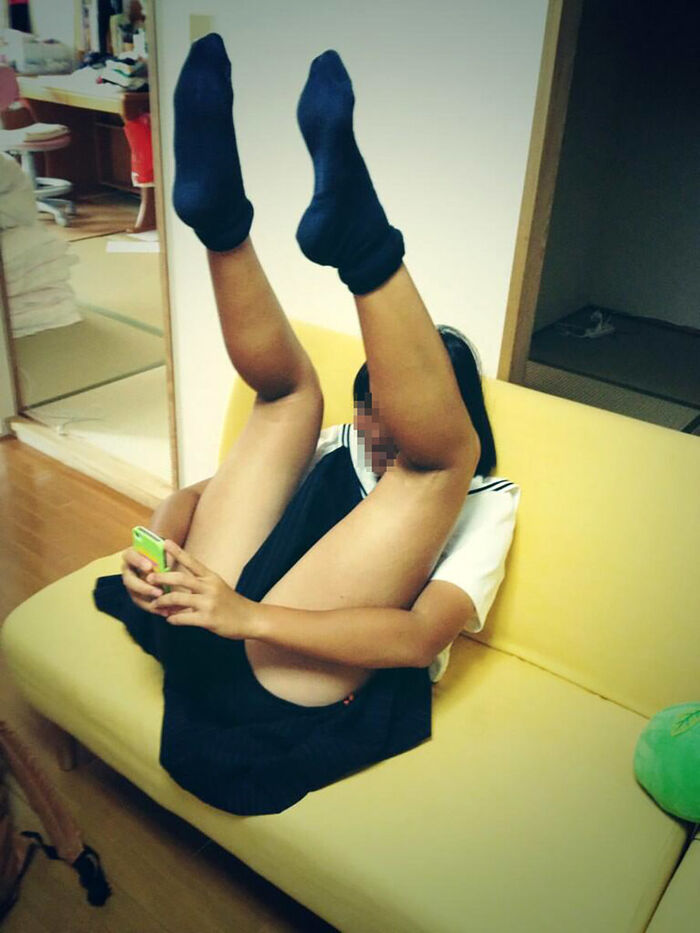 The erotic image of the schoolgirl who plays with friends is cute wwwww 9th image