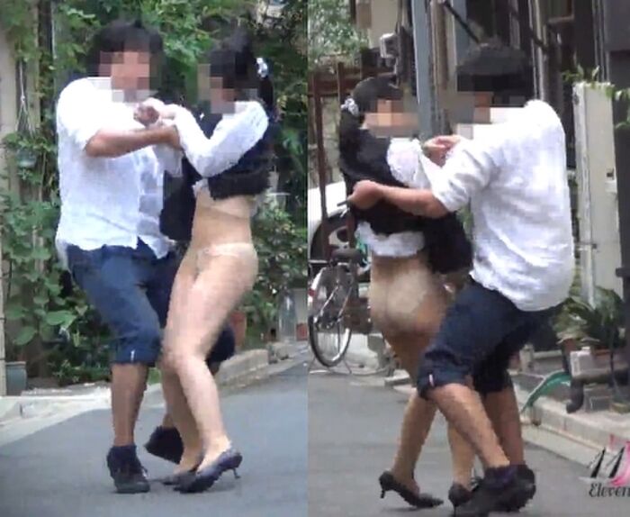 【Skirt turn-over erotic image】 Www that mischided to poke the surprise of the waiting woman and roll up the skirt 20th image