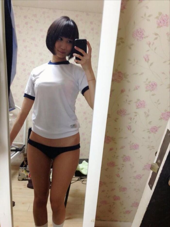 Brumaero image Dosukebe daughter who wears a bloomer closely attached to the lower body and takes a selfie and masturbates! 14th image