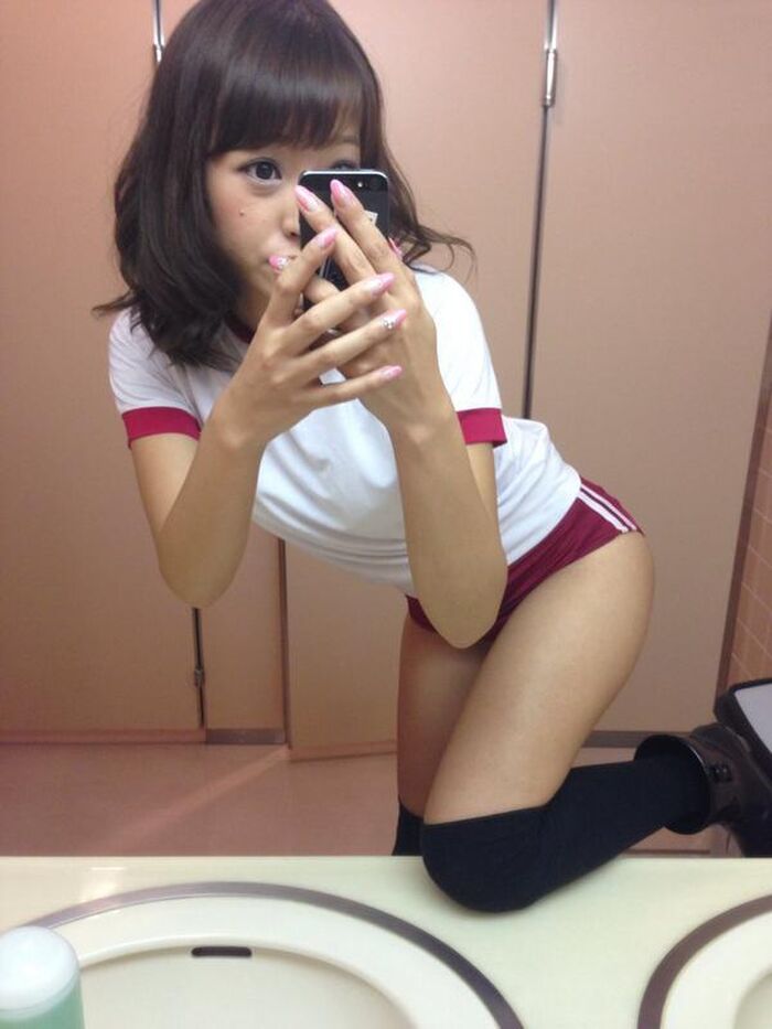 Brumaero image Dosukebe daughter who wears a bloomer closely attached to the lower body and takes a selfie and masturbates! 16th image