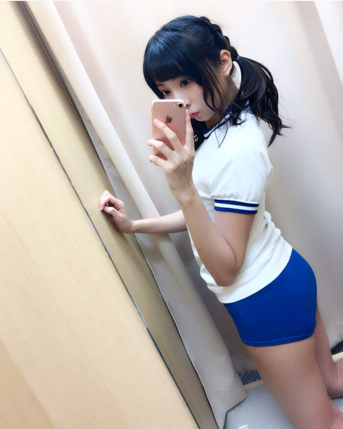 Brumaero image Dosukebe daughter who wears a bloomer closely attached to the lower body and takes a selfie and masturbates! 31th image