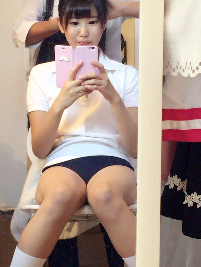 Brumaero image Dosukebe daughter who wears a bloomer closely attached to the lower body and takes a selfie and masturbates! 35th image