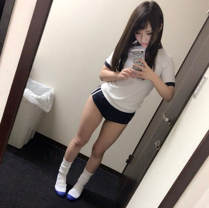 Brumaero image Dosukebe daughter who wears a bloomer closely attached to the lower body and takes a selfie and masturbates! 55th image