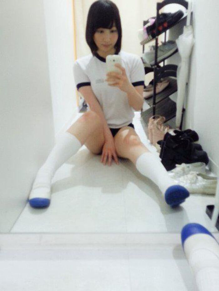 Brumaero image Dosukebe daughter who wears a bloomer closely attached to the lower body and takes a selfie and masturbates! 8th image