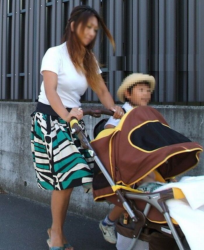 A new wife with children realizes the wonders of hidden shots with panties and bras [24 photos] 22th image