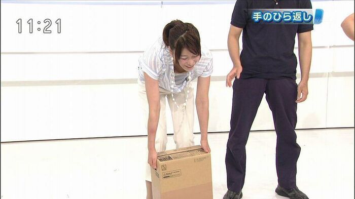 【Chest chirp image】 Talents who earn viewership by showing off a little cleavage w 19th image