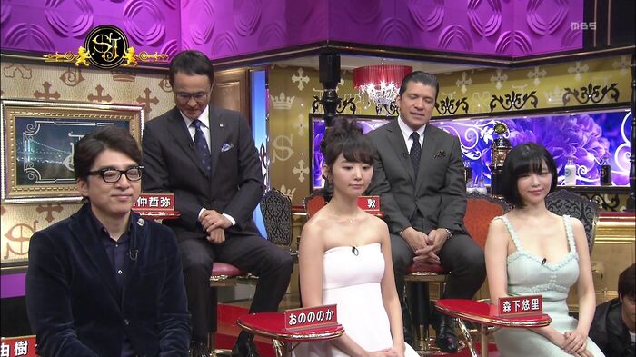 【Chest chirp image】 Will the viewership go up at the moment when you bend forward and the chest flickers? w 4th image