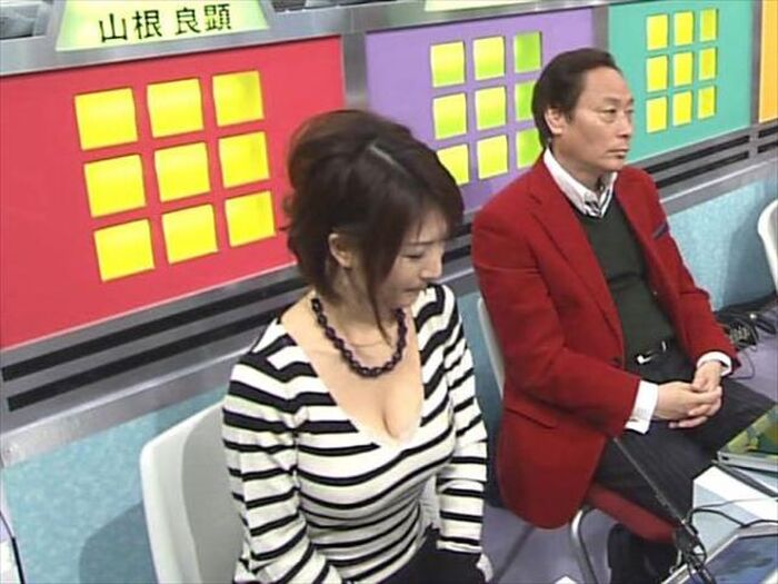【Tits Cap Image】Talents who show off the deep valley even though it is TV w 13th image