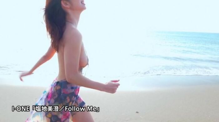 元東北No.1爆乳女子アナ塩地美澄(39)、ノーブラおっぱいでビーチを走り乳揺れさせまくりww 45th image