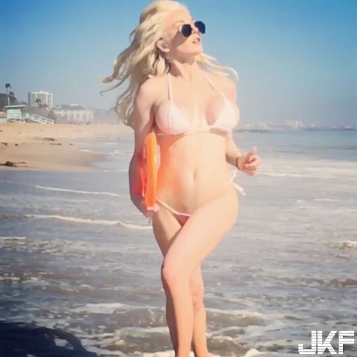 Courtney A Stodden 從 Back Incompetence Great Back Milk Super Big......... 7th image