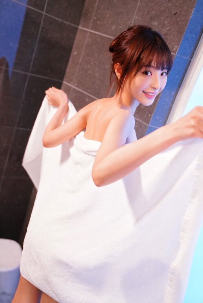 Glutto beautiful girl AV actress Momonogi Kana, exposing a beautiful naked shot in the open-air bath w 2th image