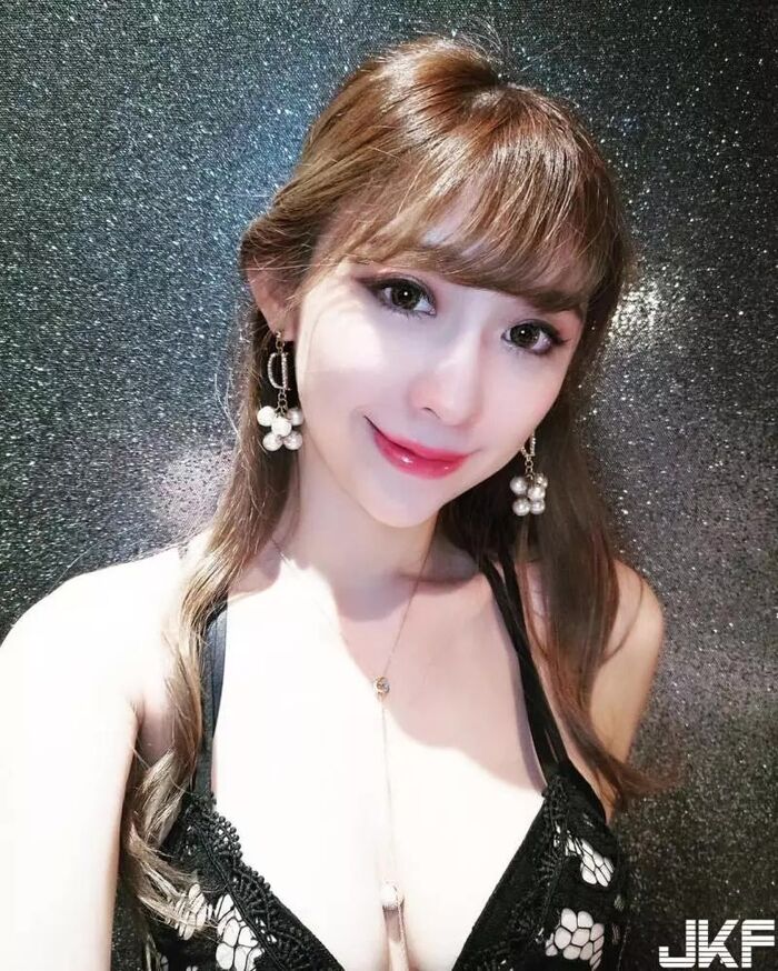 長髮壞壞女孩 黛比兒 脾氣一兇甚麼都看光了 3th image