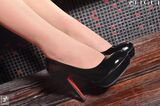 Model Amily,"Ultra-Short High Feet" Top and Bottom Complete Works [Rei chest Noble Foot LiGui] Makoto Bi thigh (38P)