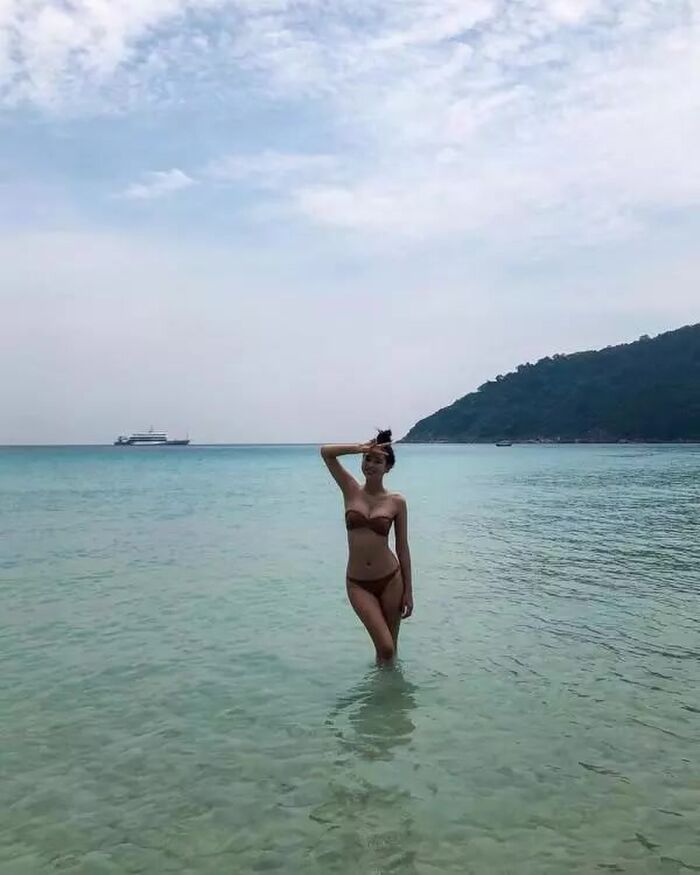 NiKi, 'No.1 Beautiful Girl in Teraha History' Model NiKi, Challenged Outdoor Exposure With Hand Bra Nudes in 2nd Shinshu www 8th image