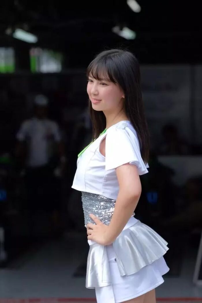 Aika Sawaguchi shows off race queen figure in Miss Magazine 16-year-old huge breasts JK Suzuka 8 endurance 10th image
