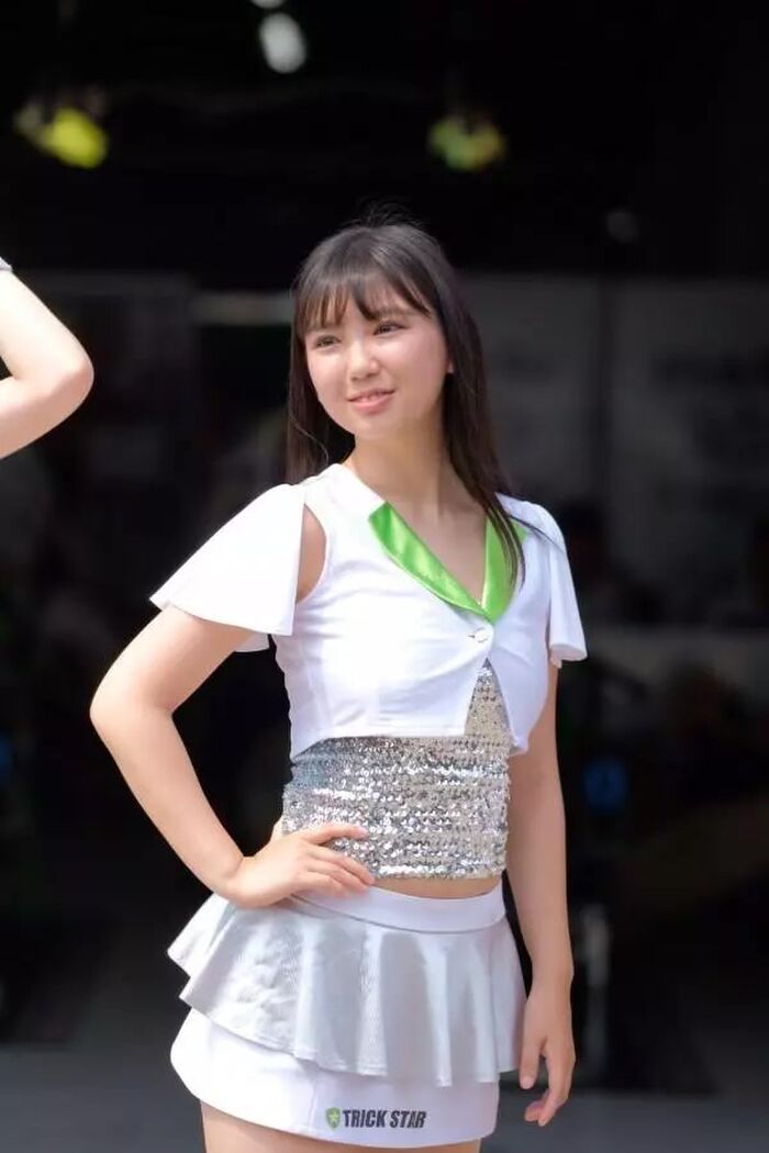 Aika Sawaguchi shows off race queen figure in Miss Magazine 16-year-old huge breasts JK Suzuka 8 endurance 11th image