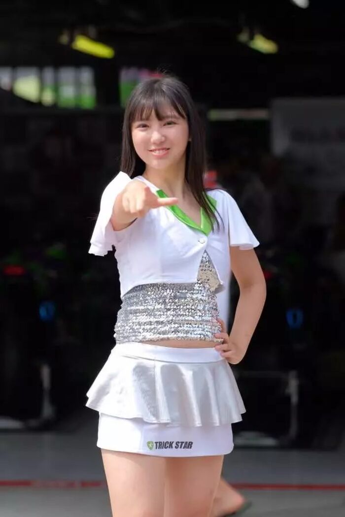 Aika Sawaguchi shows off race queen figure in Miss Magazine 16-year-old huge breasts JK Suzuka 8 endurance 12th image