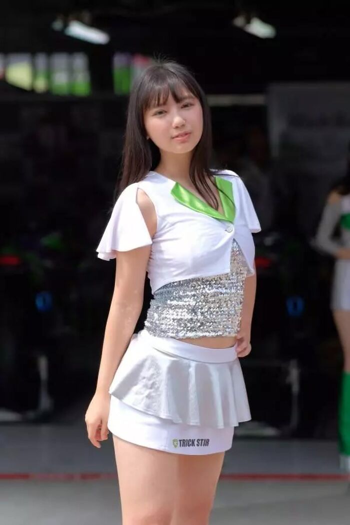 Aika Sawaguchi shows off race queen figure in Miss Magazine 16-year-old huge breasts JK Suzuka 8 endurance 14th image