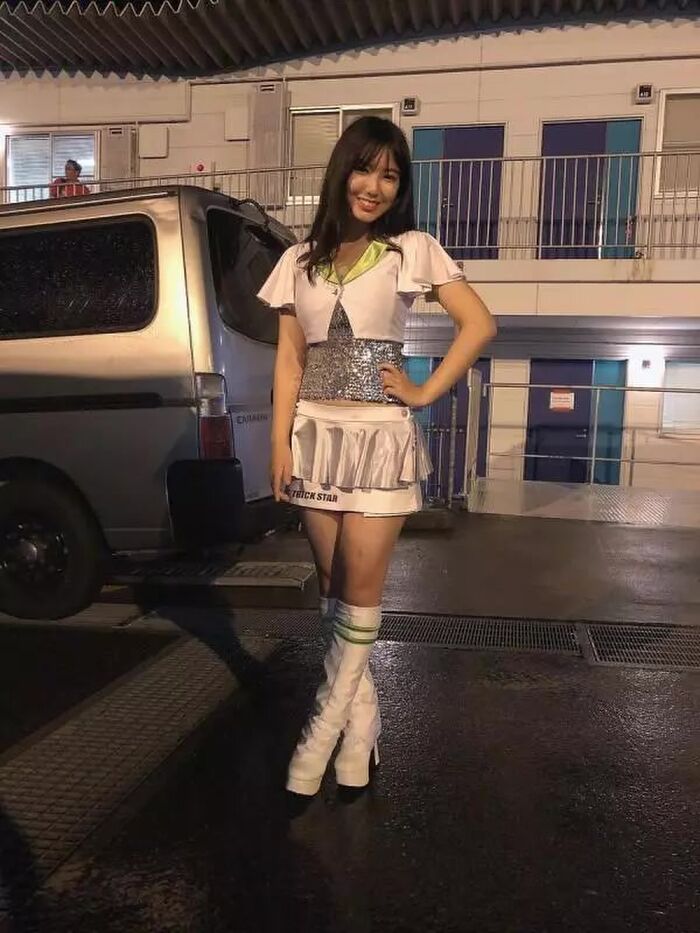 Aika Sawaguchi shows off race queen figure in Miss Magazine 16-year-old huge breasts JK Suzuka 8 endurance 3th image