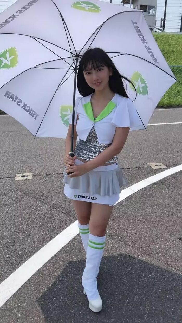 Aika Sawaguchi shows off race queen figure in Miss Magazine 16-year-old huge breasts JK Suzuka 8 endurance 4th image