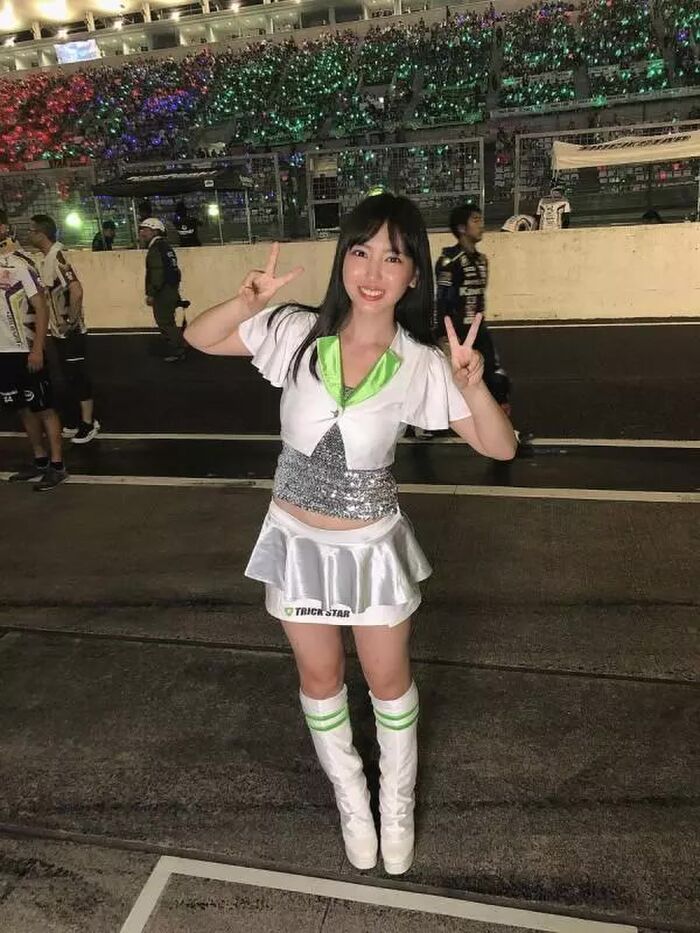 Aika Sawaguchi shows off race queen figure in Miss Magazine 16-year-old huge breasts JK Suzuka 8 endurance 5th image