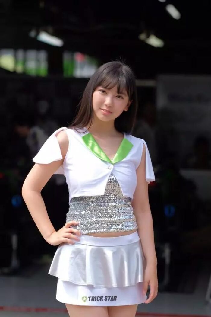 Aika Sawaguchi shows off race queen figure in Miss Magazine 16-year-old huge breasts JK Suzuka 8 endurance 7th image