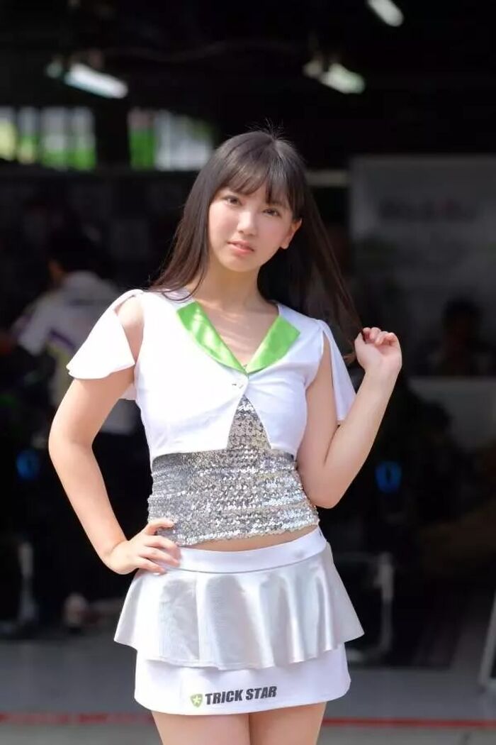 Aika Sawaguchi shows off race queen figure in Miss Magazine 16-year-old huge breasts JK Suzuka 8 endurance 8th image