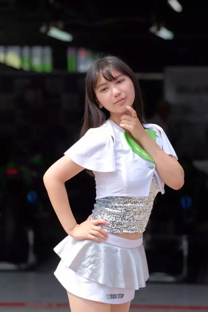 Aika Sawaguchi shows off race queen figure in Miss Magazine 16-year-old huge breasts JK Suzuka 8 endurance 9th image