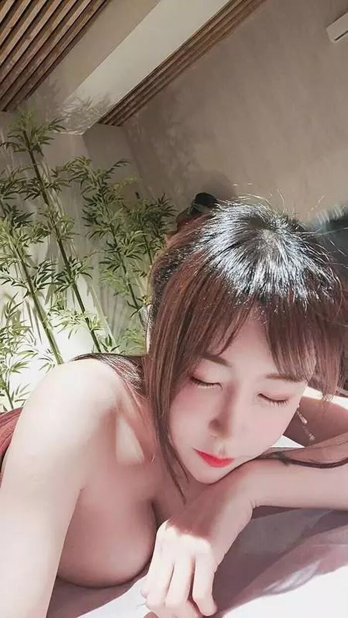 Tang Tzu 涵穿上粉紅色性感內衣布類太少雙球包不住呼之欲出辣翻 (24P) 16th image