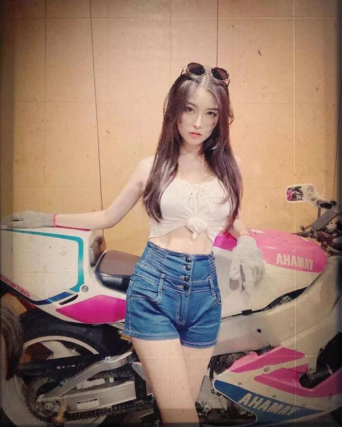 Angela Guo Demon Shui Yi Dai Eye Mu Zheng Sister 隱藏了 'Super Demon Body Material' (15P) 7th image