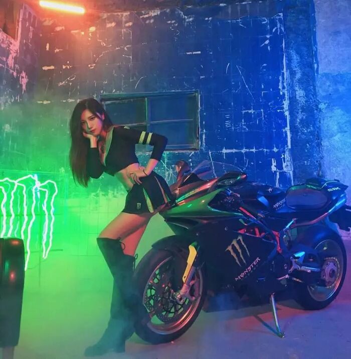 車展辣模Angel深藏不露的breast器大方展眾人 (17P) 8th image