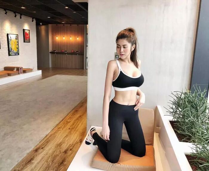 冷豔小姐姐 Jessie Lee '大露Side Milk + 厭世目神' 忽冷忽熱的感覺欲罷不能 11th image