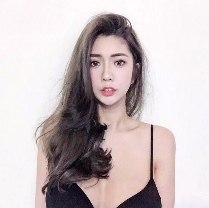 冷豔小姐姐 Jessie Lee '大露Side Milk + 厭世目神' 忽冷忽熱的感覺欲罷不能 6th image