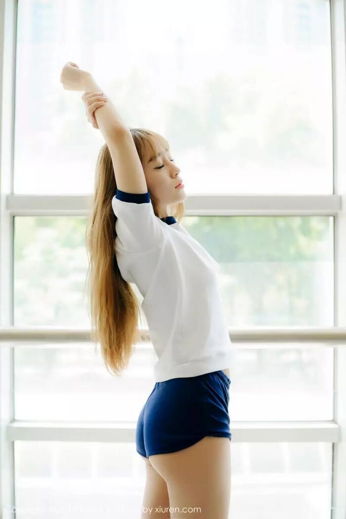 Goddess Wang Wang Ying Pure Exercise Wind Exposed Snow White Big Buttocks (50P) 30th image