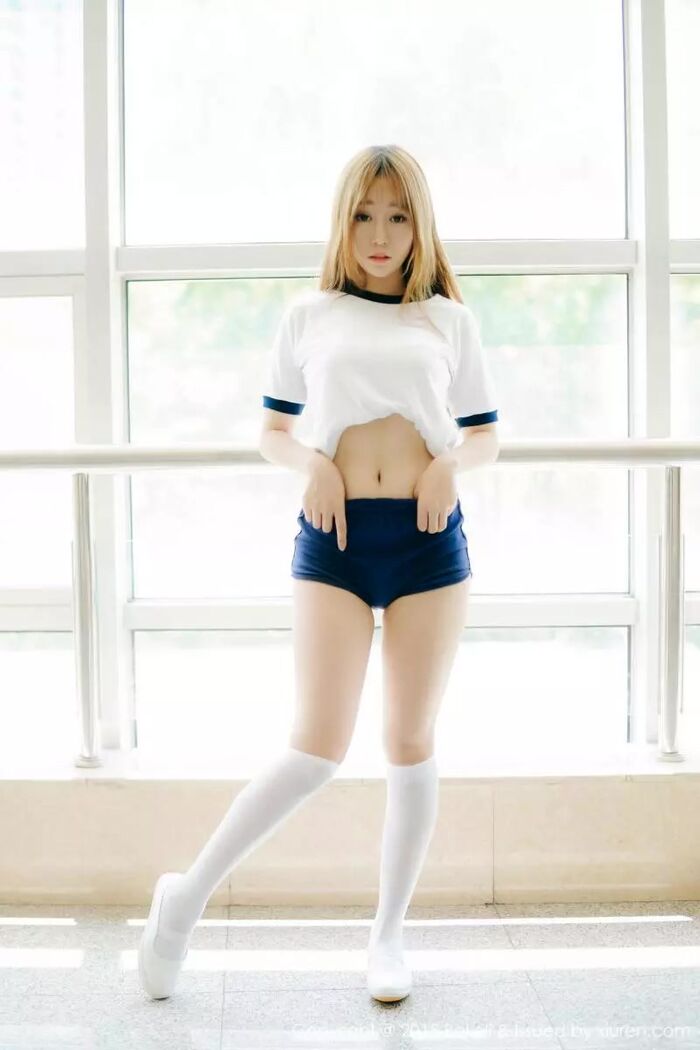 Goddess Wang Wang Ying Pure Exercise Wind Exposed Snow White Big Buttocks (50P) 33th image
