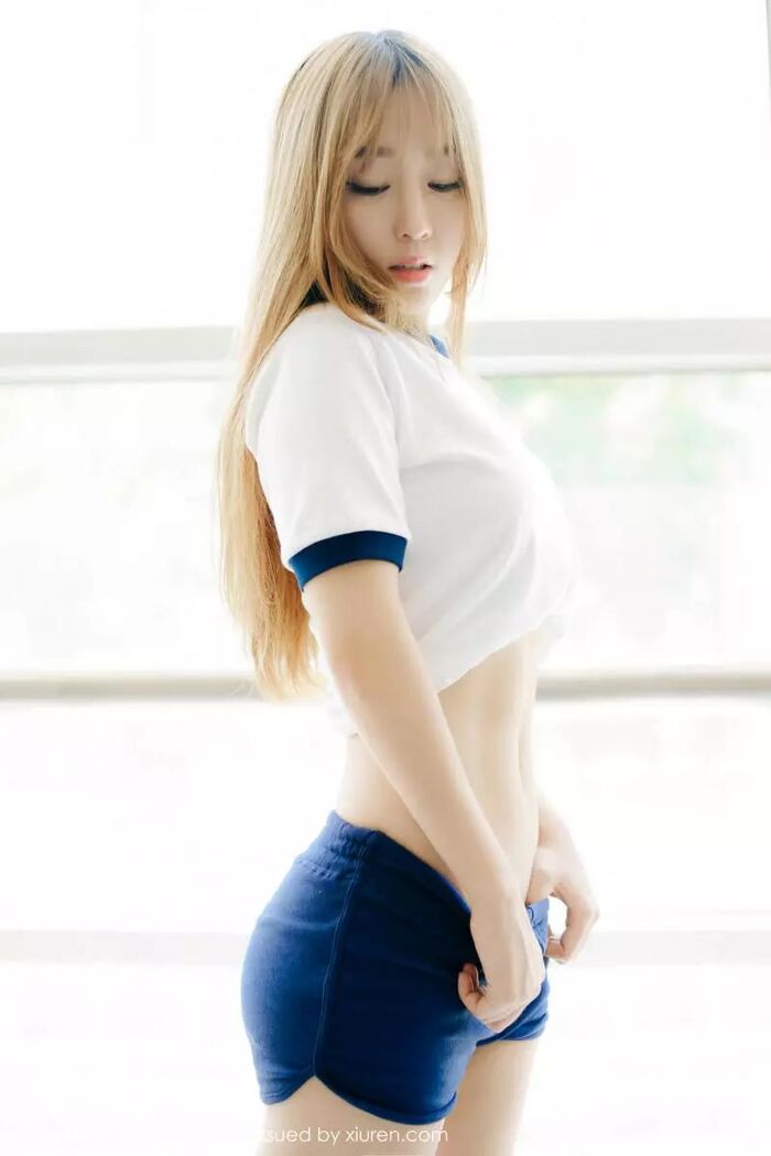 Goddess Wang Wang Ying Pure Exercise Wind Exposed Snow White Big Buttocks (50P) 35th image