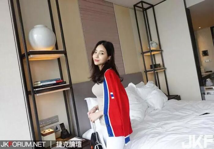 Beautiful Woman Kang Hye Yeon Pure white pasted buttocks and dews. 14th image
