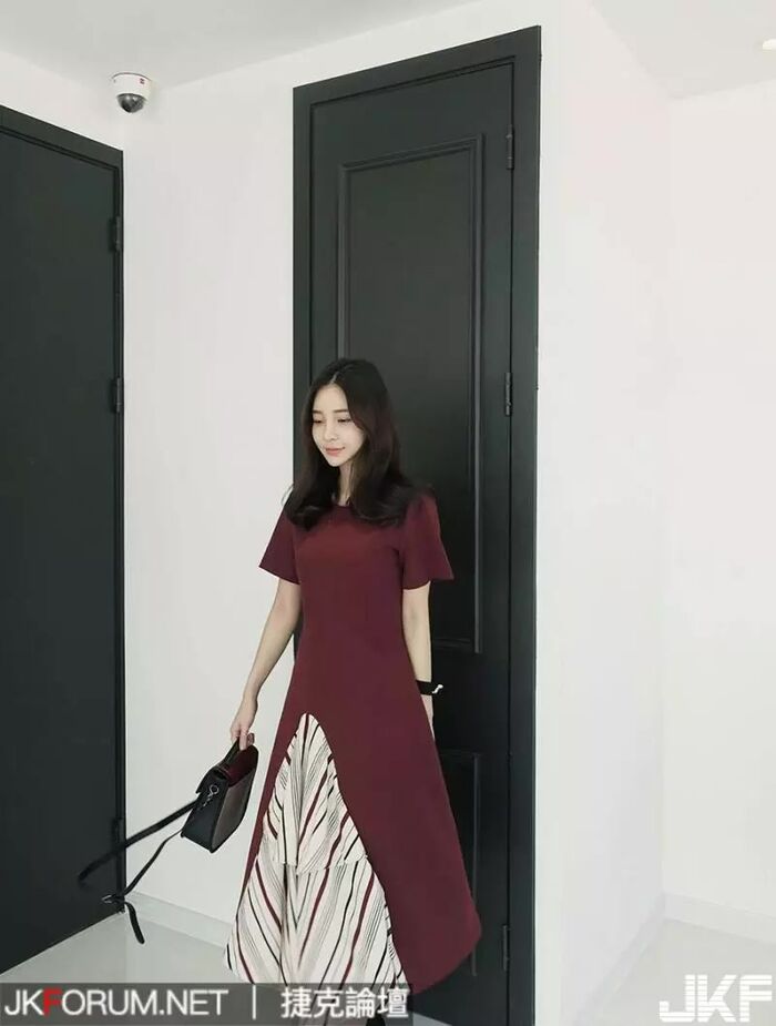 Beautiful Woman Kang Hye Yeon Pure white pasted buttocks and dews. 2th image