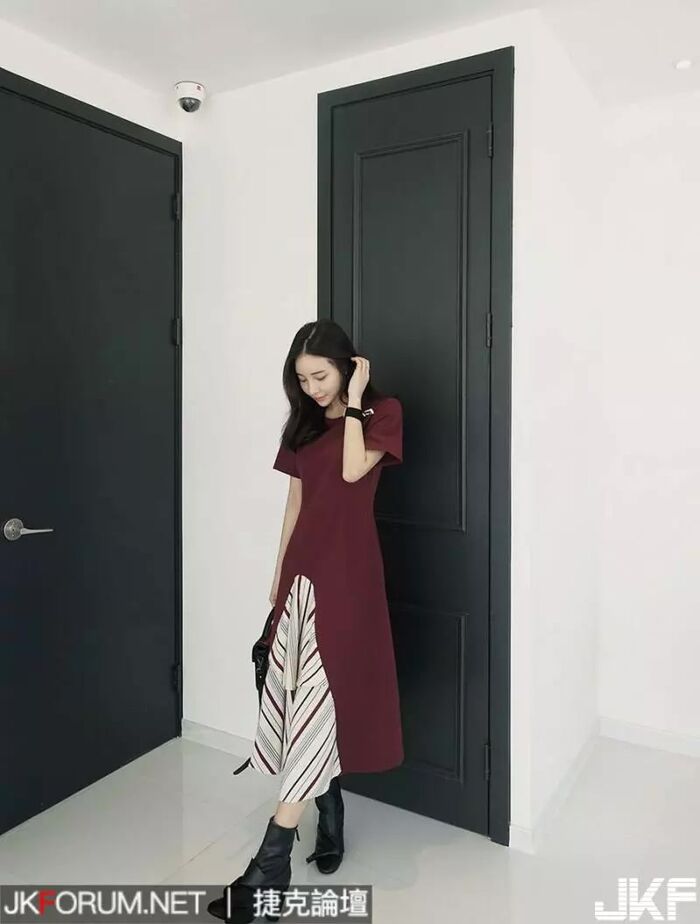 Beautiful Woman Kang Hye Yeon Pure white pasted buttocks and dews. 3th image