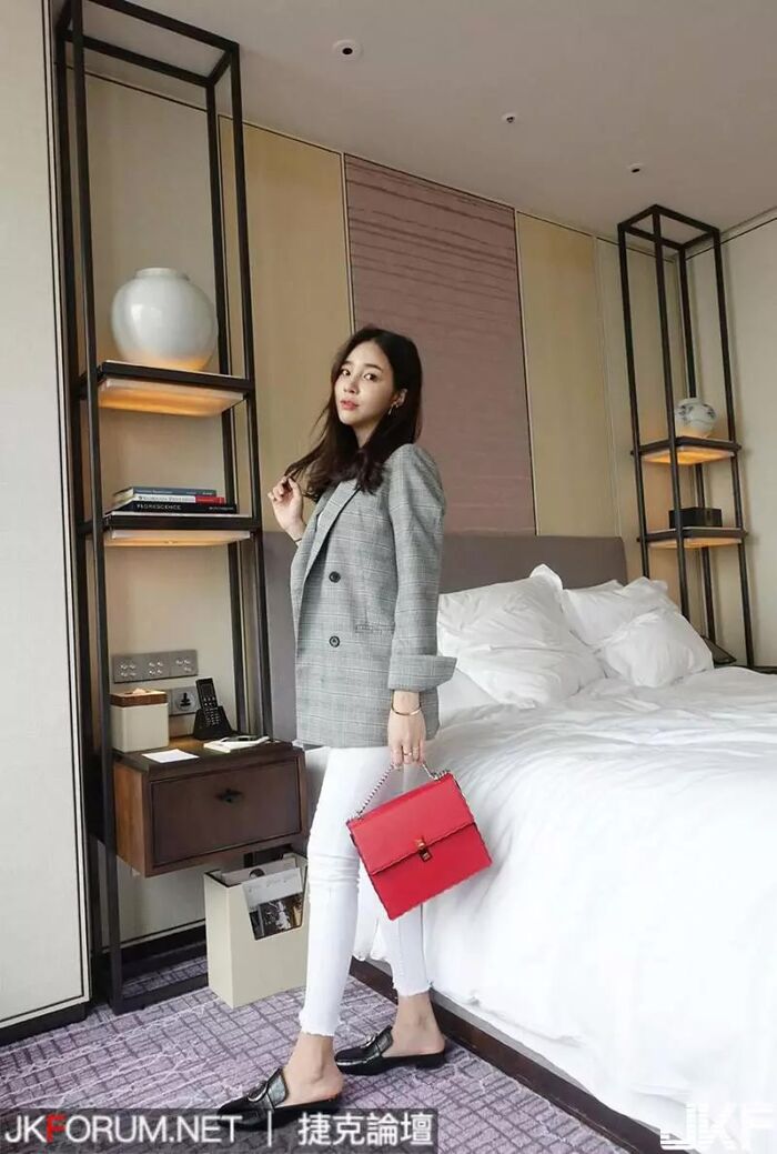 Beautiful Woman Kang Hye Yeon Pure white pasted buttocks and dews. 7th image