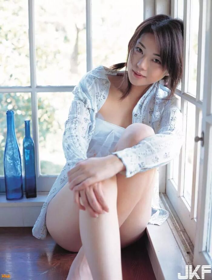 Miho Yoshioka Yoshioka Mineka Shoulder Bare Back Taste Man species 20th image