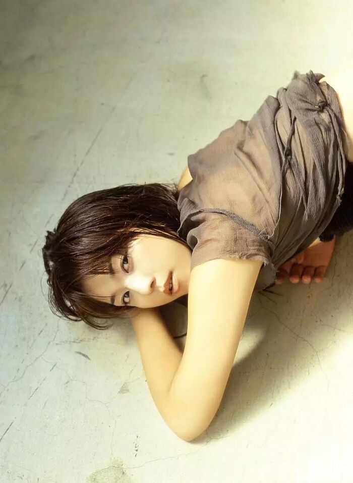 Miho Yoshioka Yoshioka Mineka Shoulder Bare Back Taste Man species 32th image